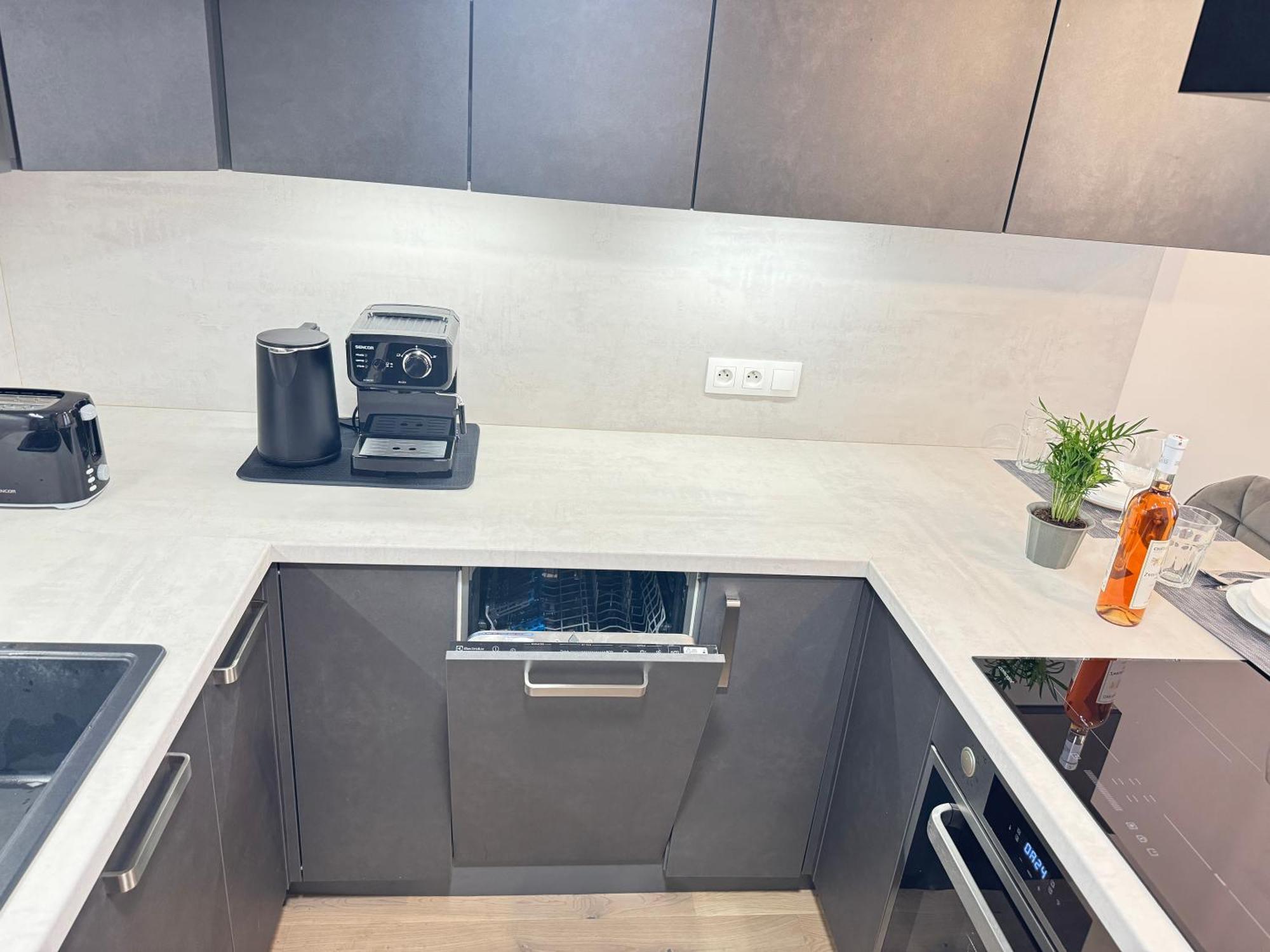 Free Parking - Cozy Apartment Near Vysehrad Railway Bridge ปราก ภายนอก รูปภาพ